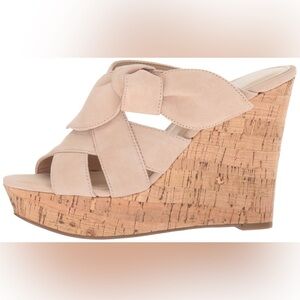 Marc Fisher LTD – Hobby Platform Wedge Sandals – Natural Suede – Sz. 7.5